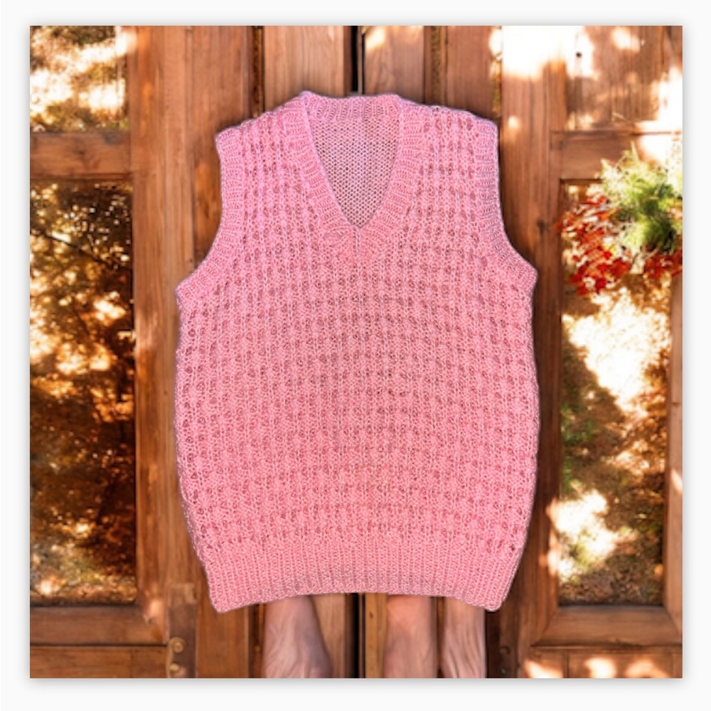 Vintage Pink Handmade Knit V-Neck
Sweater Vest M Coquette
Cottagecore chunky